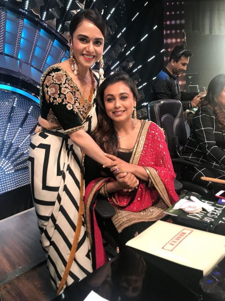 Amruta Khanvilkar In The Chevron Story Womens Wear