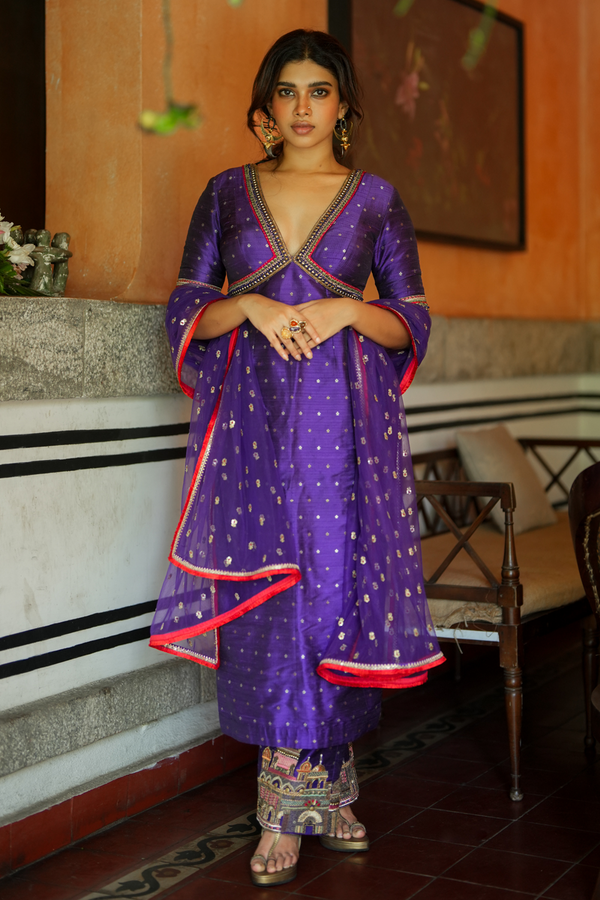 DUSHARA VIJAYAN IN  ISHAKPASHA (PURPLE)